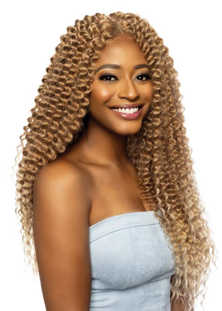 black woman wearing honey blonde kinky wavy wig